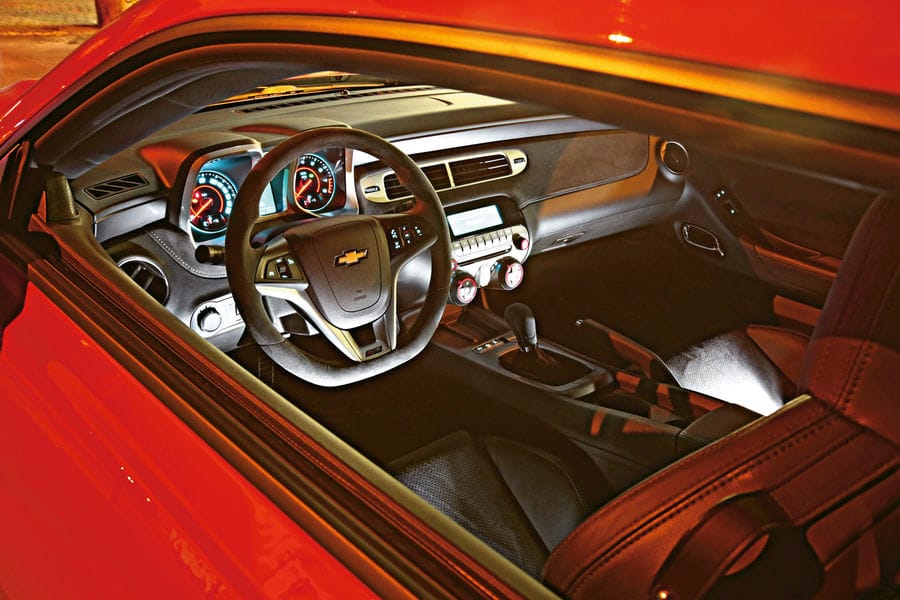 Dodge Challenger Hellcat und Geiger-Camaro im Test: 16 Zylinder und 1.321 PS im Rennstreckentest