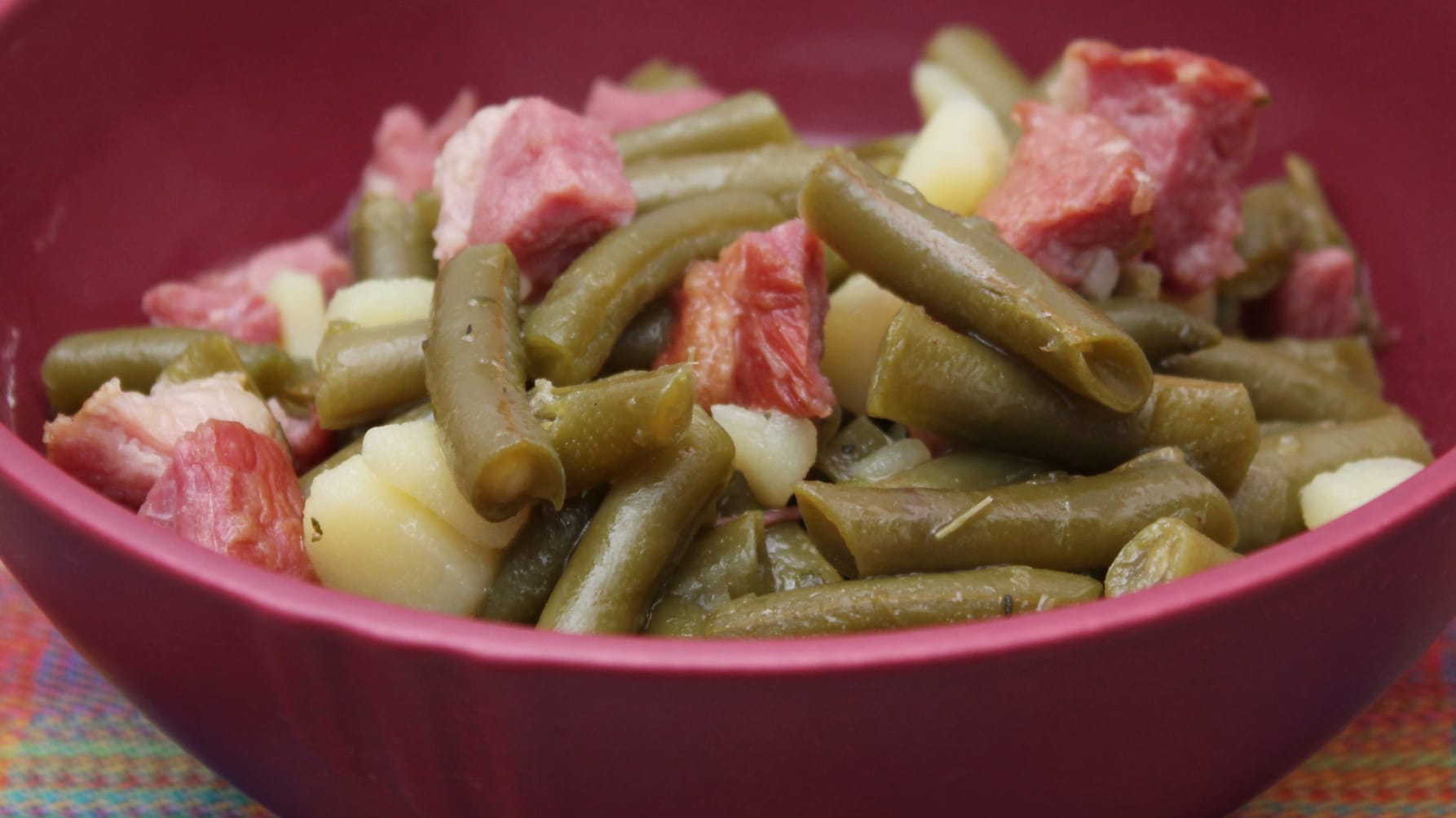 Das Gericht der norddeutschen Küche schmeckt lecker zu Kartoffeln.