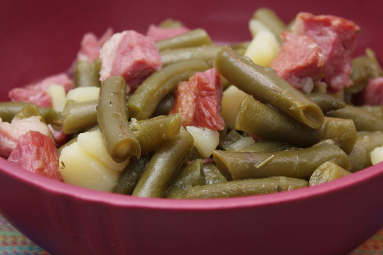 Das Gericht der norddeutschen Küche schmeckt lecker zu Kartoffeln.