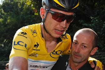 Tony Martin stürzt kurz vor dem Ziel der 6. Etappe bei der Tour de France.