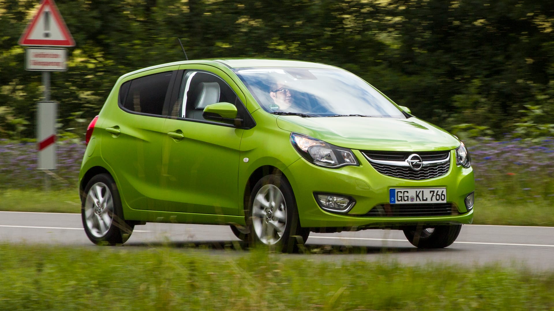 Opel Karl in Fahrt - der Kleinstwagen steht auch auf der IAA.