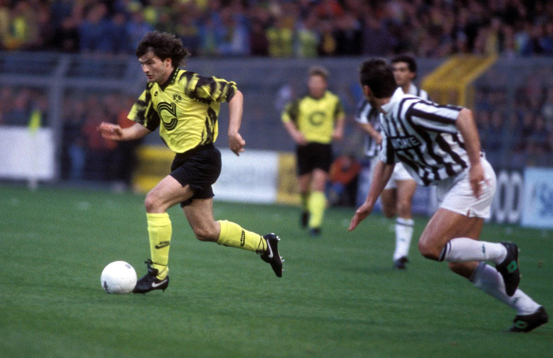 Echter Star aus der Schweiz in den 90ern: Stephane Chapuisat, der von Bayer Uerdingen zu Borussia Dortmund kam. Er erzielte in 228 Ligaspielen 106 Tore.