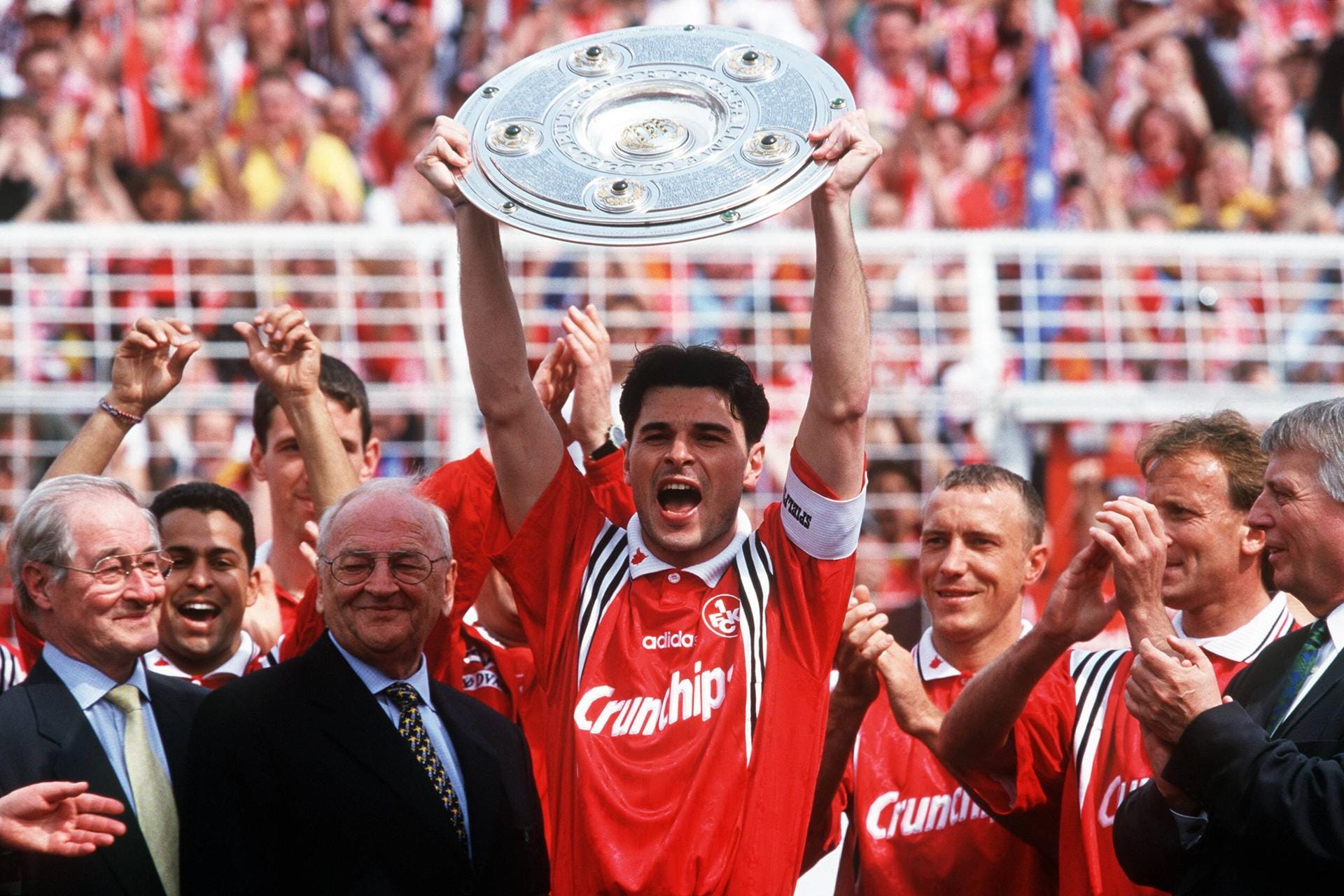 Ciriaco Sforza spielte erst beim 1. FC Kaiserslautern, dann beim FC Bayern. Nach einem Gastspiel bei Inter Mailand war er erneut in Lautern (1997-2000 und 2002-2006) und in München (2000-2002). Sensationell holte er mit dem FCK 1998 als Aufsteiger den Meistertitel.