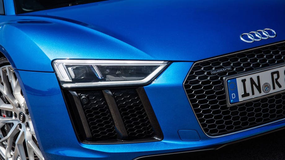 Eines der neuen Features sind die markanten Scheinwerfer des Audi R8 V10.