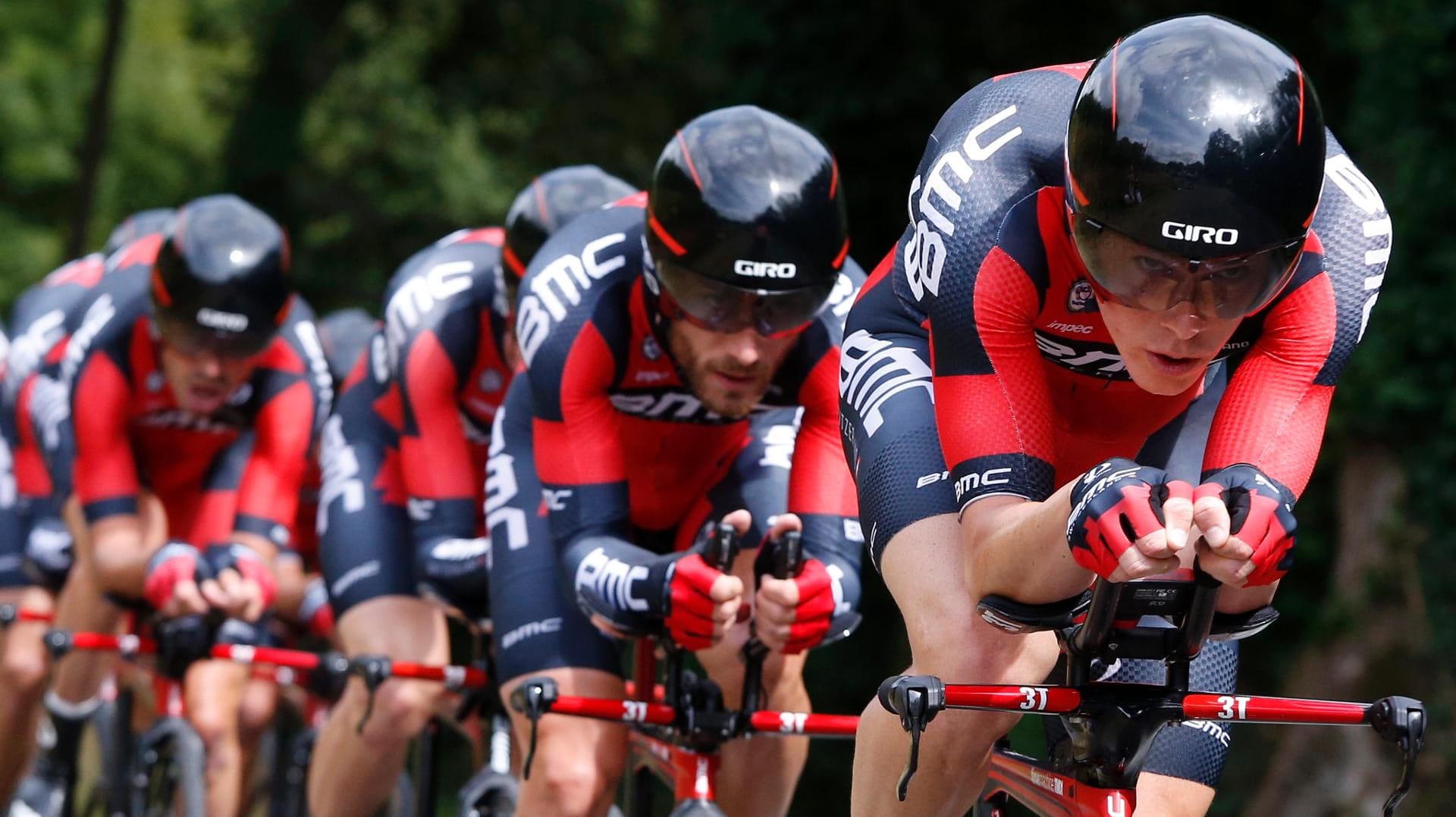 Das BMC-Team gewinnt das Mannschaftszeitfahren hauchdünn.