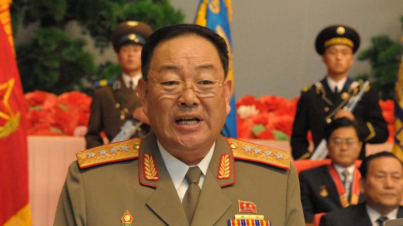 Der offenbar exekutierte Verteidingungsminister Hyon Yong Chol im Dezember 2012 in Pjöngjang.