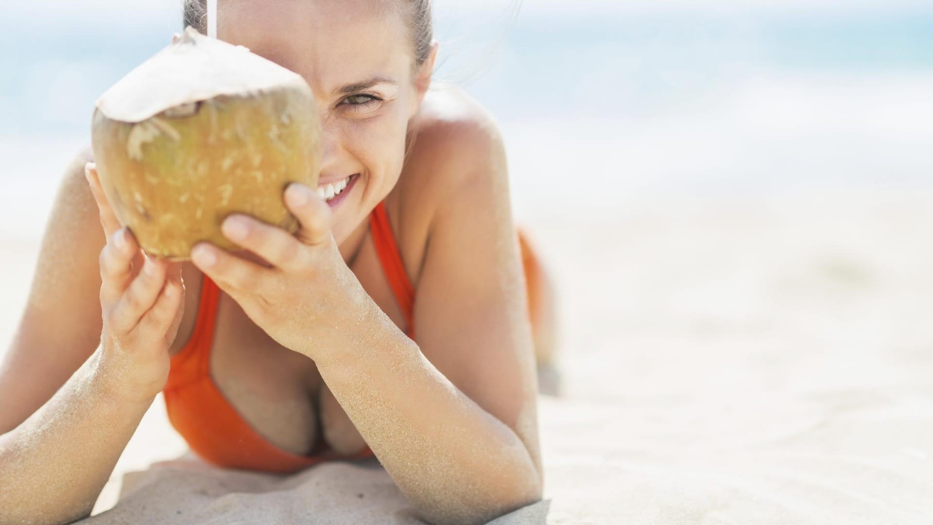 Frauen mit großer Oberweite sollte bei der Wahl Ihrer Badeanzüge oder Bikinis auf einen festen Halt achten