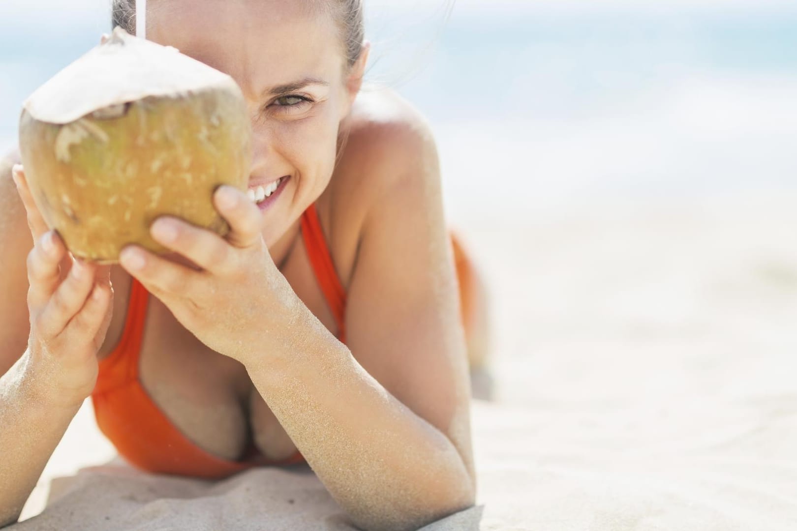 Frauen mit großer Oberweite sollte bei der Wahl Ihrer Badeanzüge oder Bikinis auf einen festen Halt achten