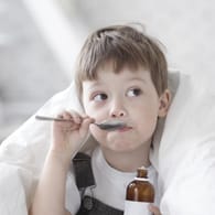 Bronchitis bei Kleinkindern kann mithilfe schleimlösender Medikamente behandelt werden