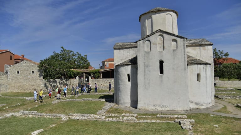Die Heiligkreuz-Kirche von Nin in Kroatien wird oft als die "kleinste Kathedrale der Welt" bezeichnet.