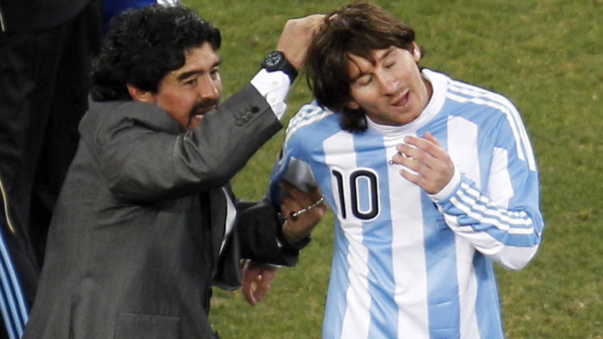 Bei der WM 2010 trainierte Diego Maradona Superstar Lionel Messi.