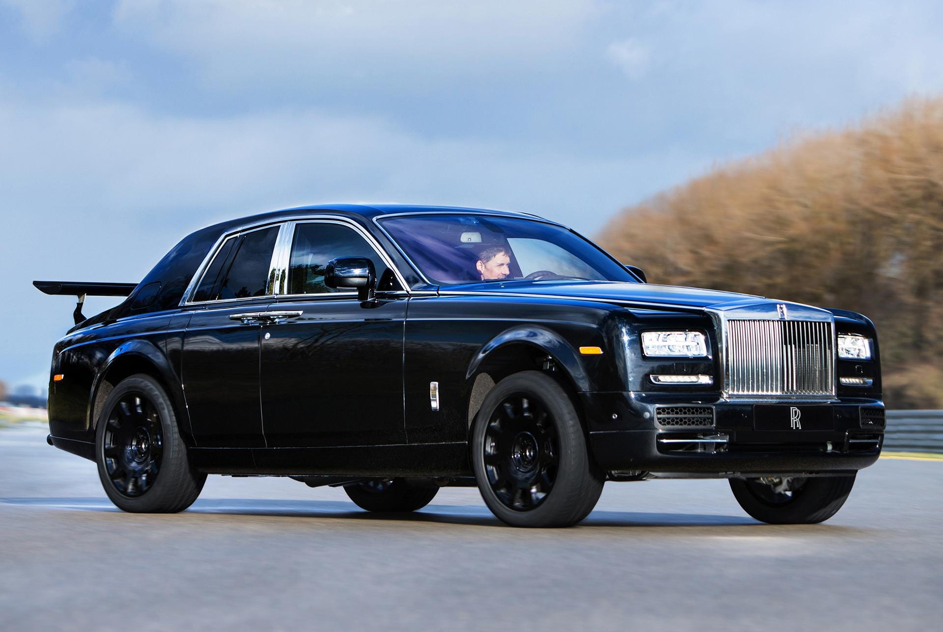 Auch Rolls-Royce will in ein paar Jahren bei den Luxus-SUV mitmischen.