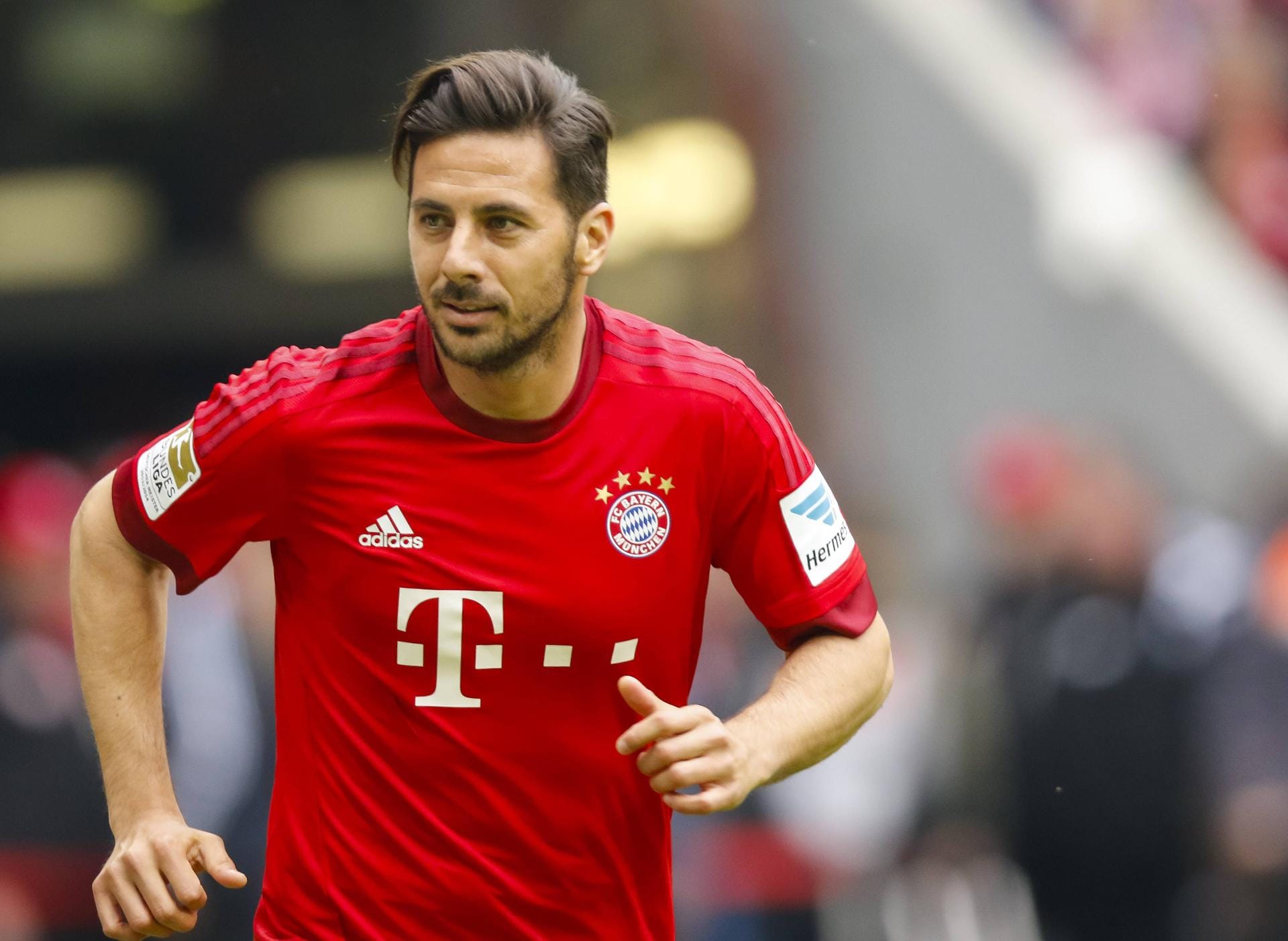Claudio Pizarro: Der Peruaner erhielt beim FC Bayern keinen neuen Vertrag. Fit genug für die erste Liga fühlt sich der 36-Jährige, der der erfolgreichste ausländische Torjäger der Bundesliga-Geschichte (176 Tore) ist.