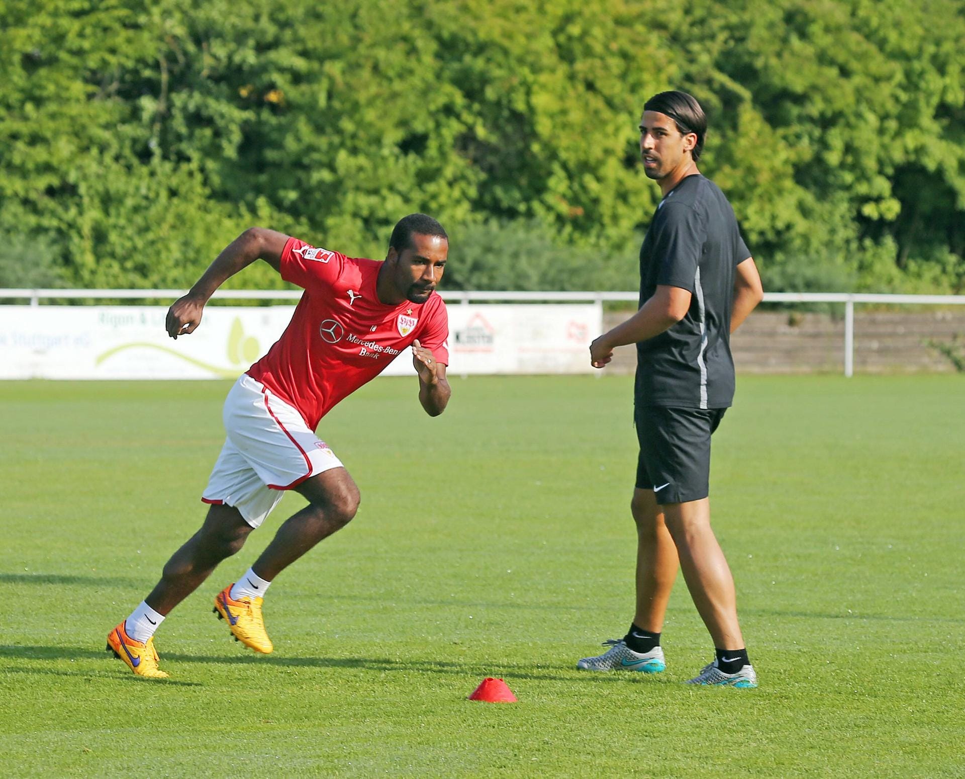 Khedira Deutschland Fellbach 10 07 2015 Fussball Sami Khedira und Cacau trainieren und halten si
