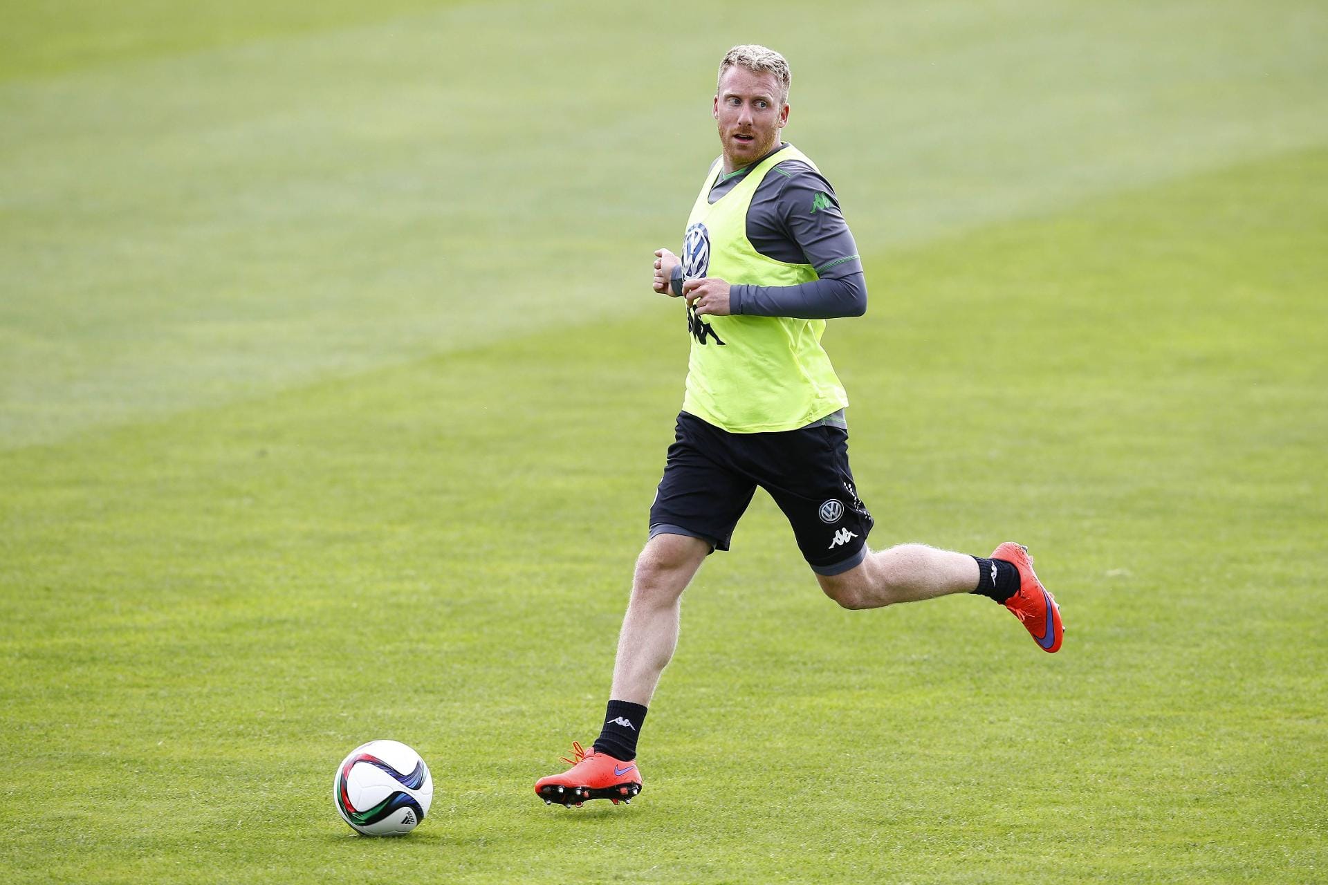 Patrick Ochs: Mit dem VfL Wolfsburg wurde der 31-Jährige Pokalsieger, nun sucht der Ex-Frankfurter nach einem neuen Arbeitgeber.