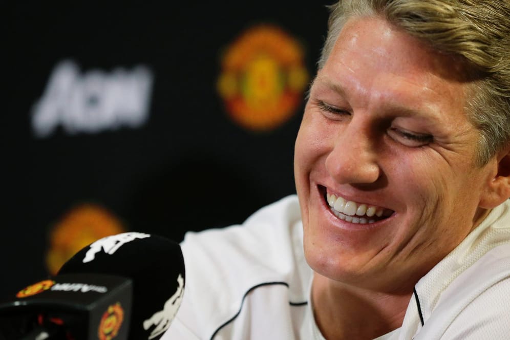 Alle sind glücklich: Bastian Schweinsteiger mit seinem neuen Verein, Manchester United mit seinem Neuzugang.