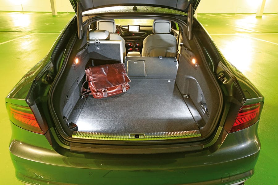 Audi A7 Sportback: Hinter der Heckklappe liegt ein üppig dimensionierter Kofferraum.