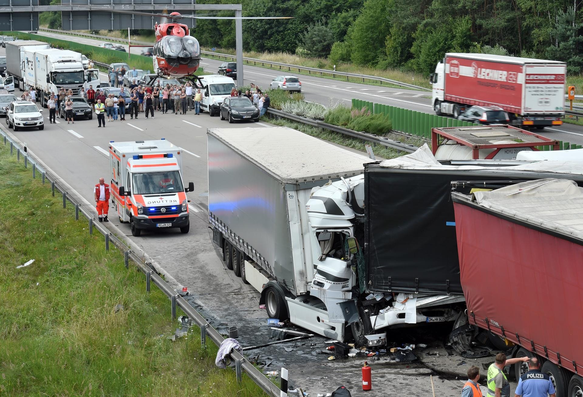 Foto-Serie: Schwerer Lkw-Unfall Auf Der A9