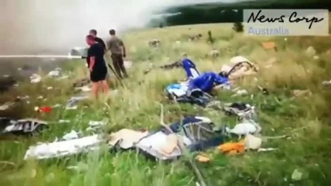Neues Video-Material der Absturzstelle von MH17 in der Ostukraine.