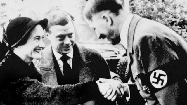 1937 auf dem Obersalzberg: Der frühere König Edward VIII. und damalige Herzog von Windsor besucht mit seiner Frau, der US-Bürgerin Wallis Simpson, den Reichskanzler Adolf Hitler. 1937 auf dem Obersalzberg: Der frühere König Edward VIII. und damalige Herzog von Windsor besucht mit seiner Frau, der US-Bürgerin Wallis Simpson, den Reichskanzler Adolf Hitler.