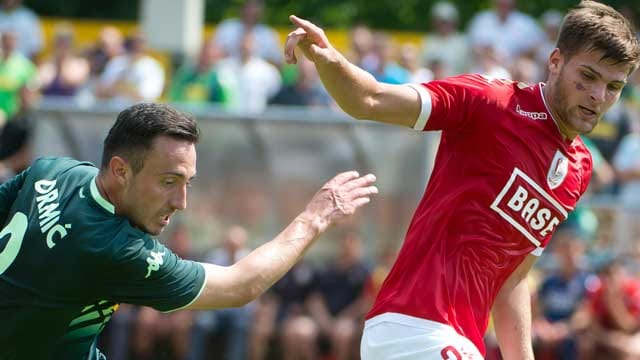 Neuzugang Josip Drmic (li.) brachte Borussia Mönchengladbach im Testspiel gegen Standard Lüttich bereits nach drei Spielminuten in Führung. Neuzugang Josip Drmic (li.) brachte Borussia Mönchengladbach im Testspiel gegen Standard Lüttich bereits nach drei Spielminuten in Führung.