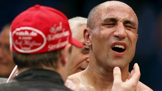 Arthur Abraham hat seinen WM-Gürtel im Supermittelgewicht gegen Dauerrivale Robert Stieglitz verteidigt.