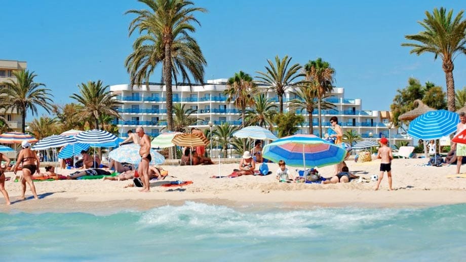 "Hipotels Cala Millor Park": Das moderne Hotel überzeugt vor allem durch die frisch renovierten Zimmer, das moderne Spa und die im All Inclusive enthaltenen Gaumenfreuden. Zum Strand sind es nur wenige Schritte .
