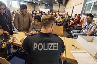 Flüchtlinge im bayerischen Passau: Die Landesregierung irritiert mit populistischen Tönen.
