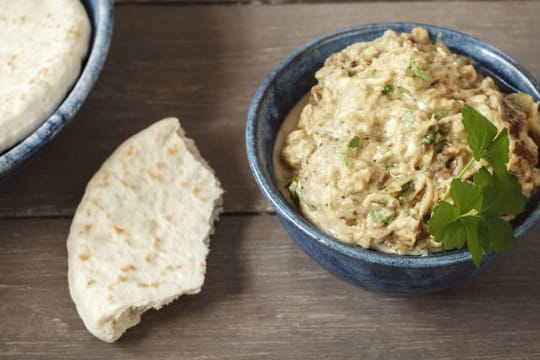 Ideal für die Bewirtung von Gästen: Der Thunfisch-Dip mit Frischkäse ist schnell zubereitet.