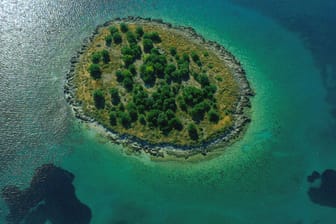 Wer schon immer eine Insel in Griechenland sein Eigen nennen wollte, sollte es sich jetzt ernsthaft überlegen.