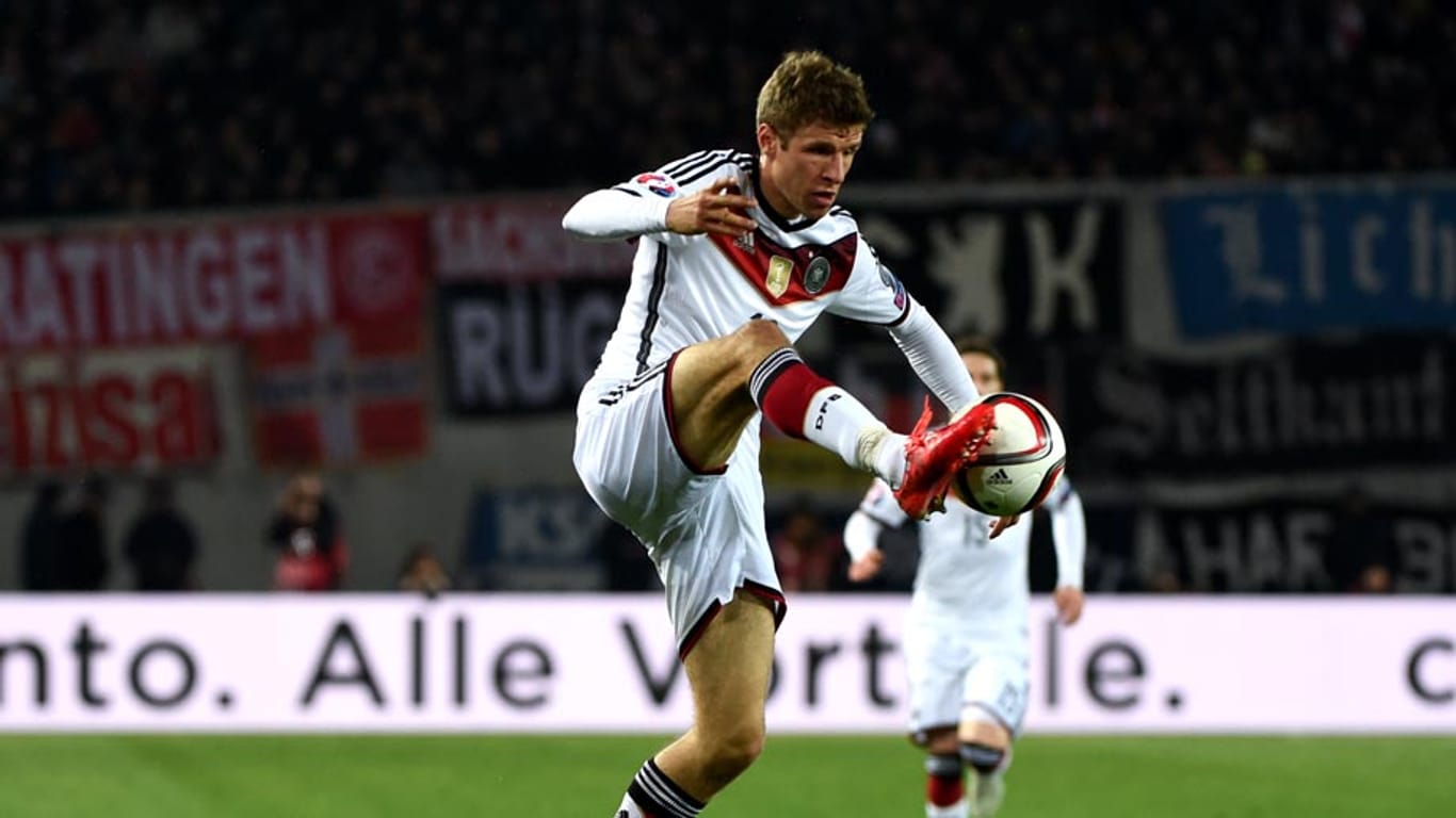 Thomas Müller und die DFB-Elf müssen sich für die WM 2018 in Russland qualifizieren.