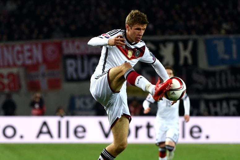 Thomas Müller und die DFB-Elf müssen sich für die WM 2018 in Russland qualifizieren.