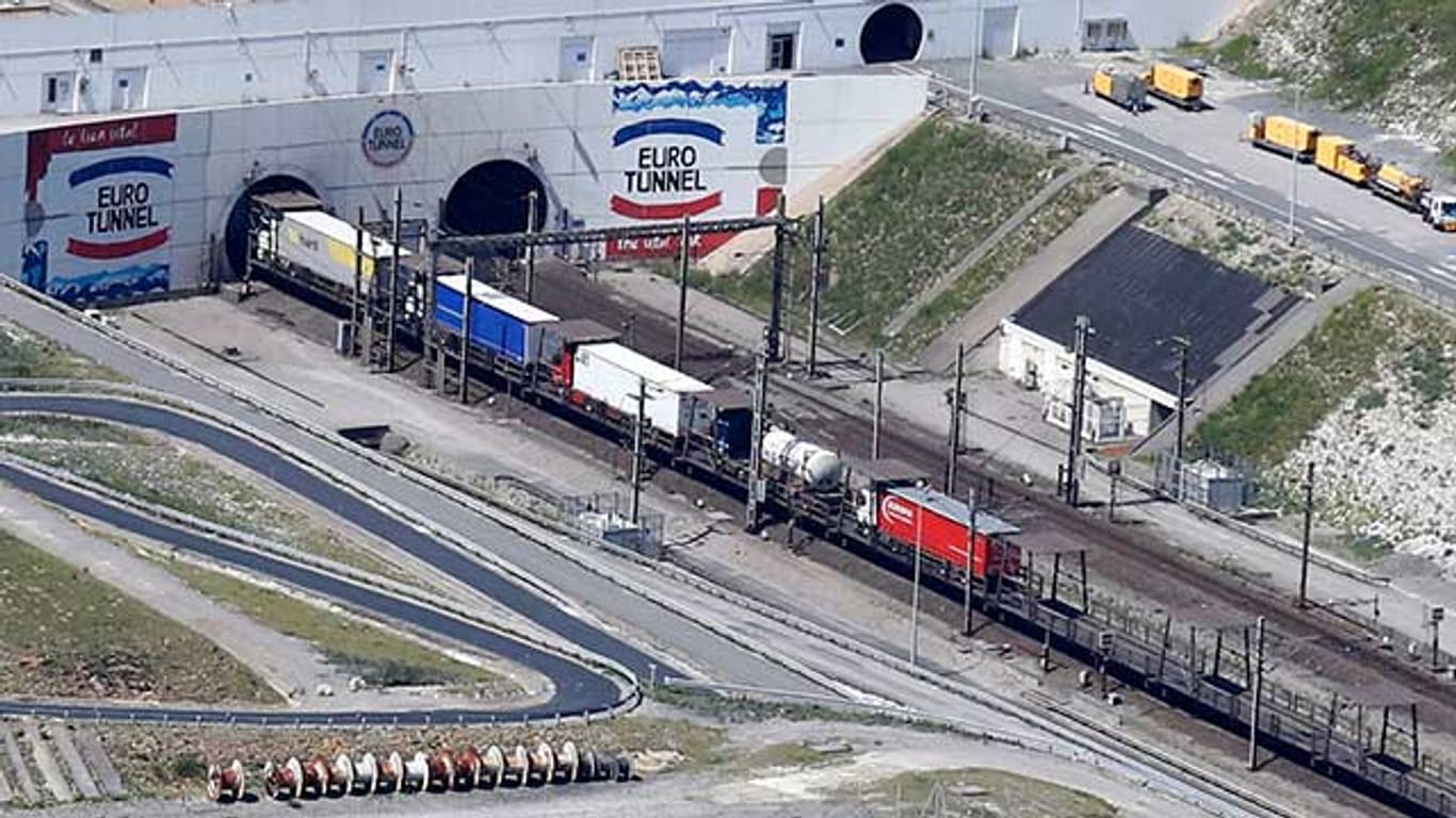 Der Eingang zum Eurotunnel auf französischer Seite.