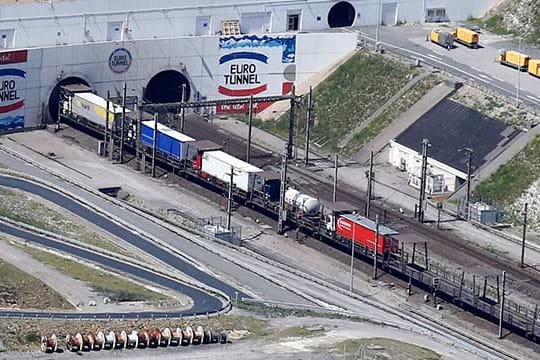 Der Eingang zum Eurotunnel auf französischer Seite.