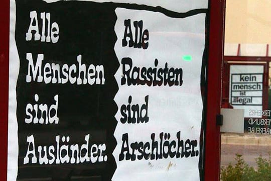 Starke Botschaft: Anti-Rassisten-Kunst in einer ausländerfeindlichen Umgebung.