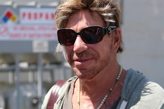 Kurzhaarfrisur und Dreitagebart: Mickey Rourke mit neuem Look.