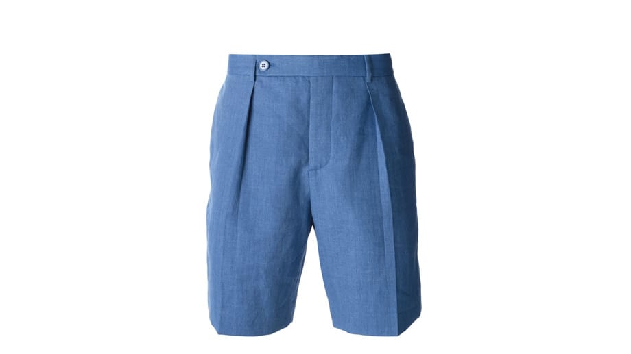 Die stylishen Shorts von Carven (um 369 Euro bei farfetch.com) passen mit ihrem Leinen-Baumwollgemisch perfekt in den Sommer.