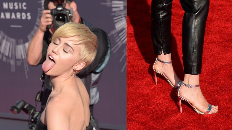 Oben pfui, unten hui. Skandalnudel Miley Cyrus besticht mit wohlgeformten Füßen in High Heels und belegt Platz fünf.