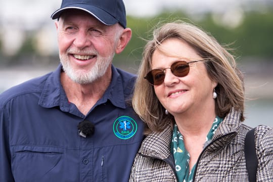 Robert McCarron alias Dr. Bob mit seiner Ehefrau Annette Miles in Köln.