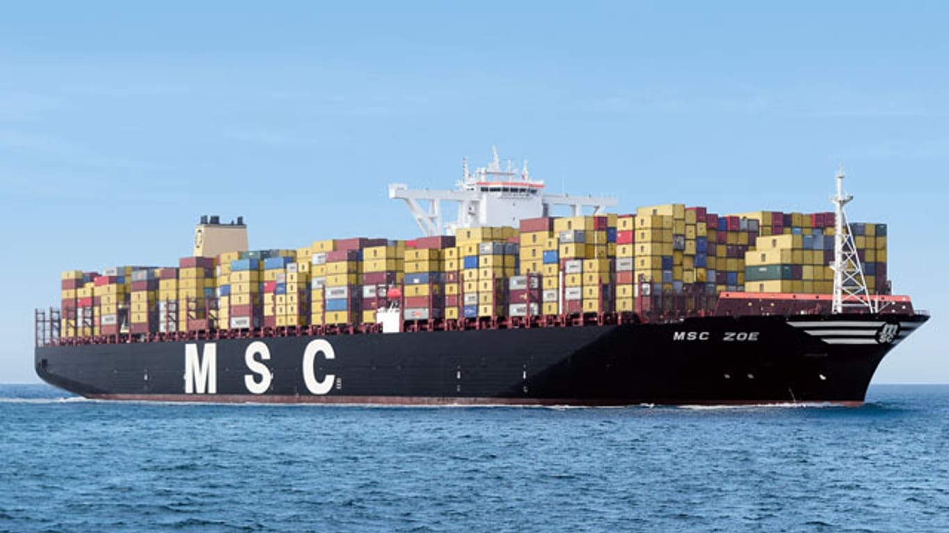 Das größte Container-Schiff der Welt nimmt Kurs auf Hamburg.