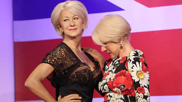 Helen Mirren riskiert einen extrem indiskreten Blick. Bei Helen Mirren. Helen Mirren riskiert einen extrem indiskreten Blick. Bei Helen Mirren.