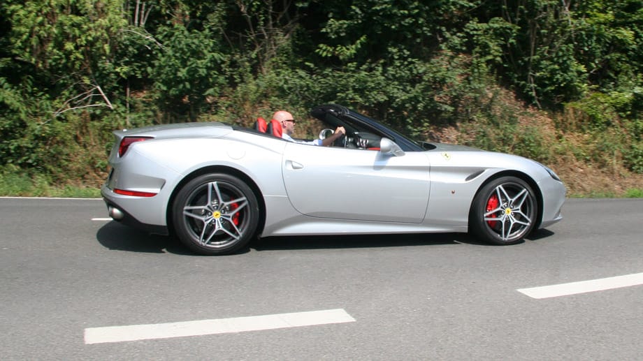 Der "kleine" Ferrari hat einen ungestümen Vorwärtsdrang. Von einem Turboloch ist nichts zu spüren.
