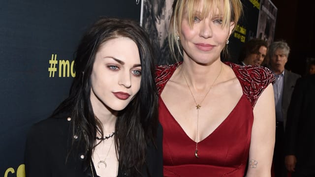 Kurt Cobains Tochter Frances Bean und seine Witwe Courtney Love.