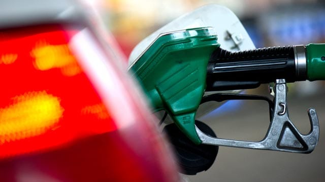 Diesel ist momentan deutlich günstiger als Super - aktuell sind es etwa 25 Cent.