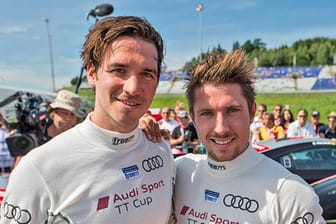 Felix Neureuther (li.) und Marcel Hirscher an der Strecke in Spielberg.