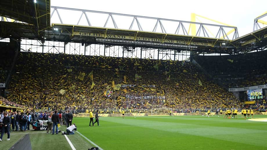 Die "Gelbe Wand" im Signal-Iduna-Park.