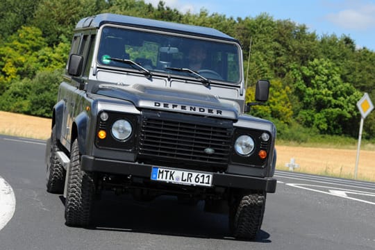 Land Rover überholt Porsche bei Schwacke-Restwertanalyse.
