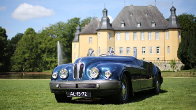 Seltene Oldtimer vor Schloss Dyck. Seltene Oldtimer vor Schloss Dyck.