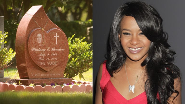 Bobbi Kristina Brown wurde neben ihrer Mutter Whitney Houston beerdigt.