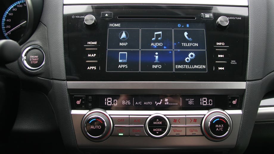 Wohlsortiert zeigt sich auch der sieben Zoll große Touchscreen. Während der Fahrt sind teilweise sehr kleine Symbole aber schwer zu treffen.